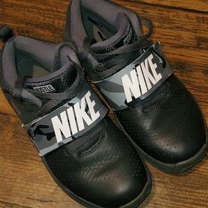 Nike Team Hustle Basketball Shoes